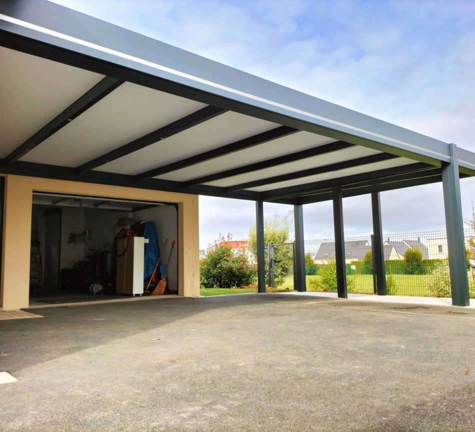 grand carport pour plusieurs voitures